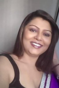 uber-sexy Indian Desi Bhabhi Non nude