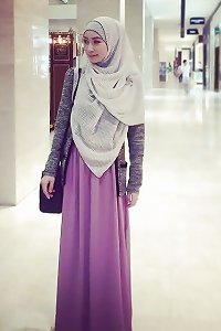 Gadis Melayu Bertudung Comel